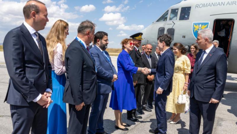 Imagini de la sosirea lui Nicuşor Dan la Ankara cu avionul Spartan, pentru Summitul NATO