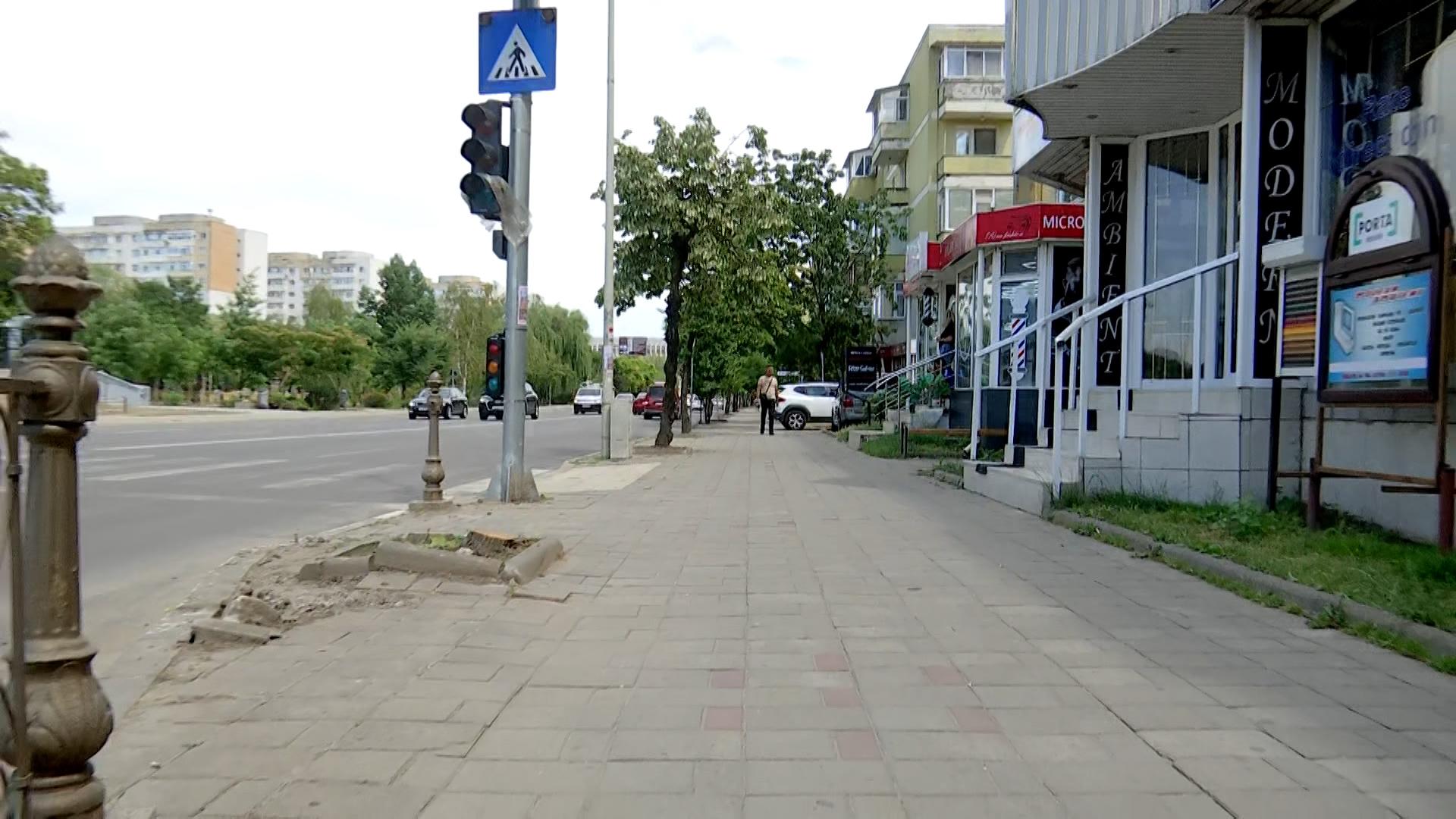 ANIMAŢIE. Femeie, strivită pe o bancă din Tulcea, de un şofer care a evitat să intre în maşina din faţă