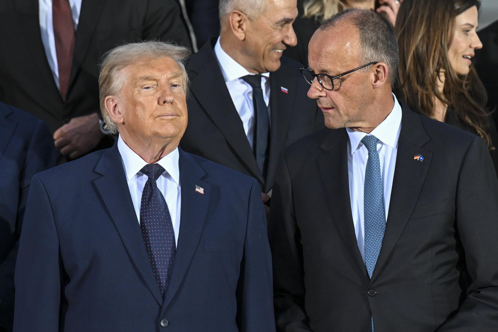 Poza de grup de la dineul liderilor NATO, 7 iulie 2026