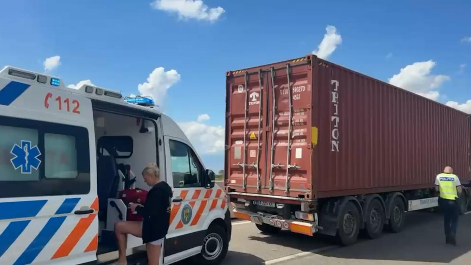 12 răniți, după ce ce un autocar şi un TIR s-au ciocnit în Călărași. A fost activat Planul Roşu de intervenţie
