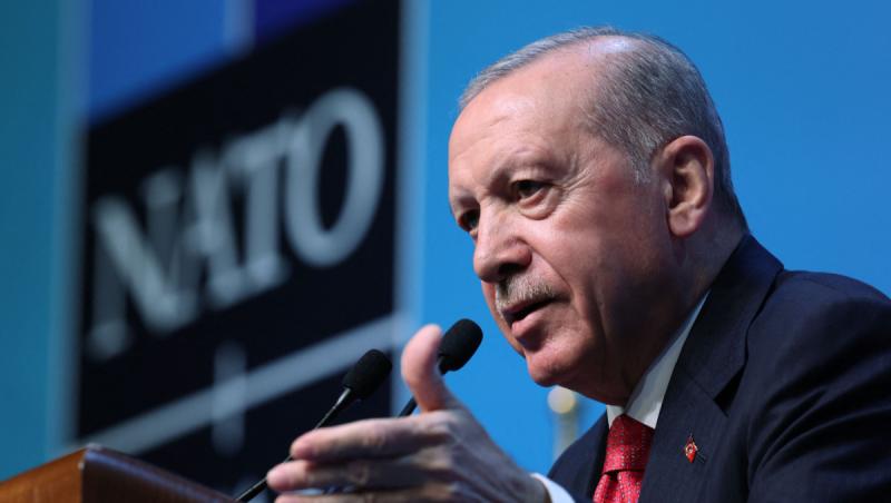 De ce le-a oferit Erdogan liderilor NATO revolvere şi muniţie reală. Cadoul a pus pe jar mai multe guverne
