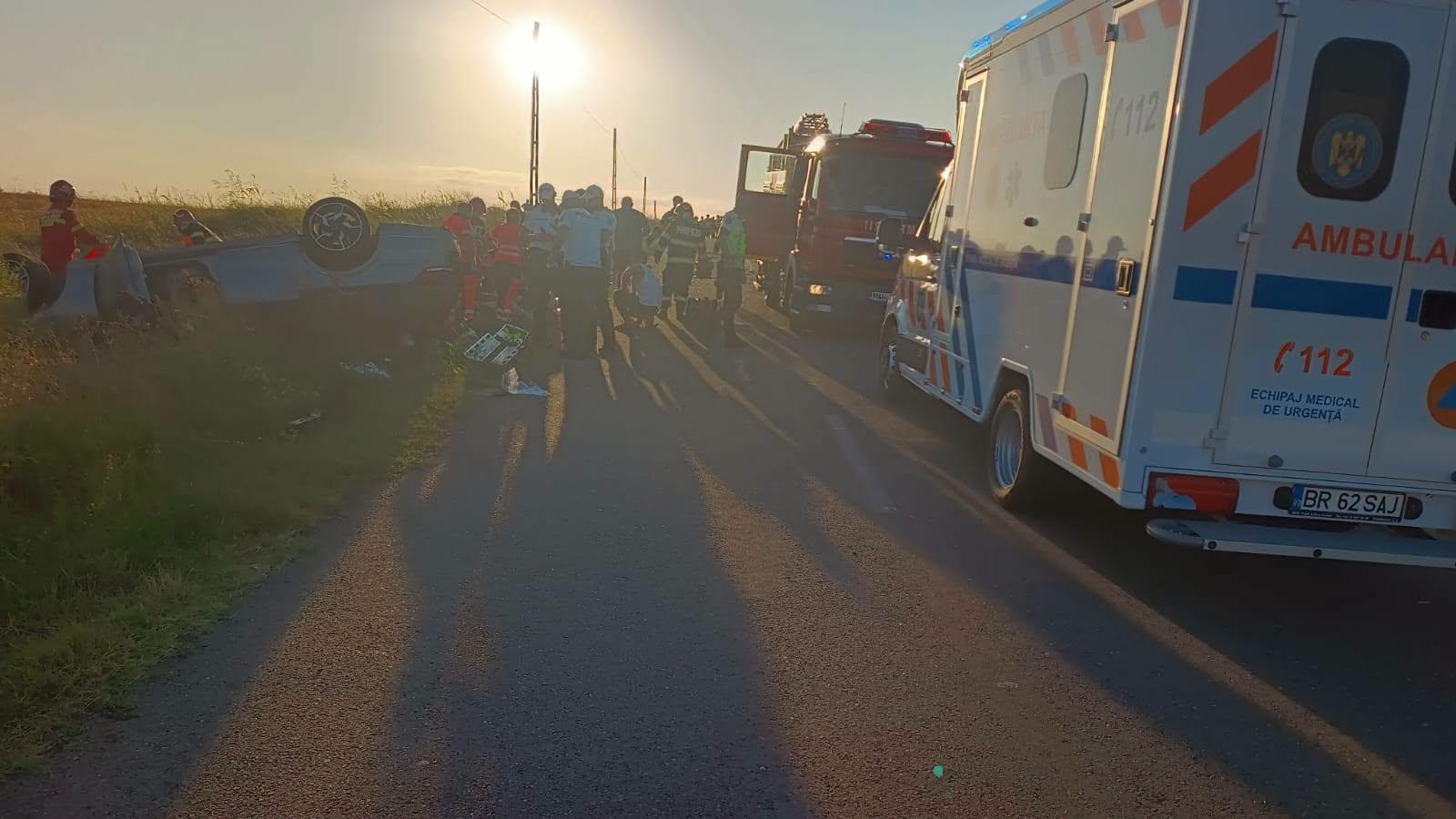 Doi morți, după ce un șofer a forțat depășirea pe un drum în Brăila
