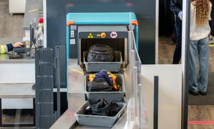 Obiectul pe care să nu-l pui niciodată în tava de la controlul de securitate din aeroport