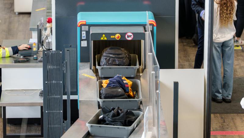 Obiectul pe care să nu-l pui niciodată în tava de la controlul de securitate din aeroport