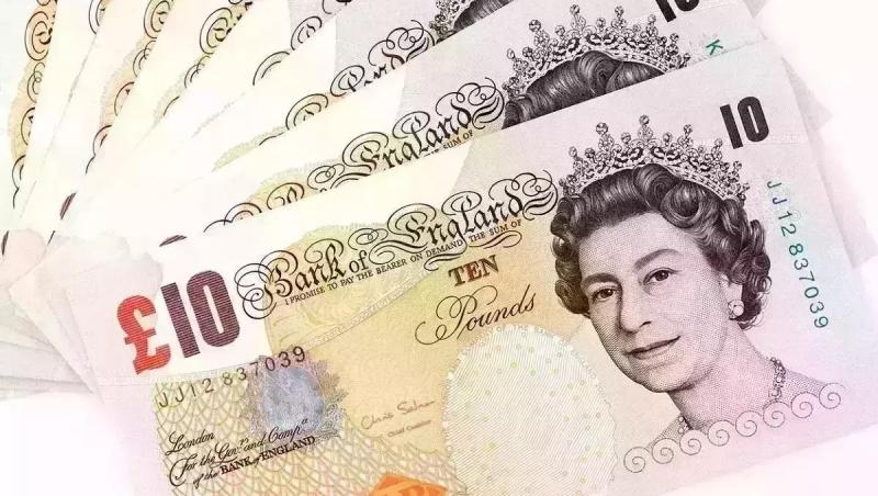 Leul românesc pierde teren important în raport cu lira sterlină