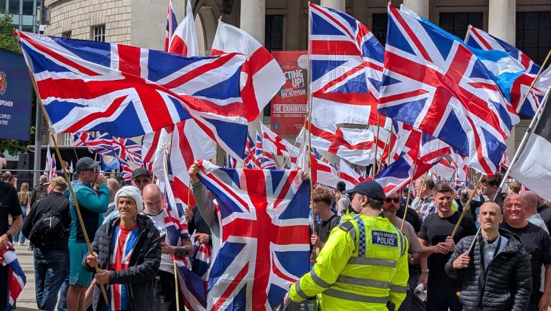 Românii, printre cei mai nedoriți imigranți din UK. 50% spun că ar trebui să fie primiţi mai puțini, sau deloc