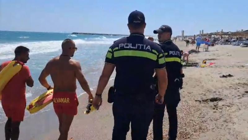 Staţiunea unde au fost chemaţi poliţiştii pe plajă. Turiştii nu vor să iasă din mare pe steag roşu