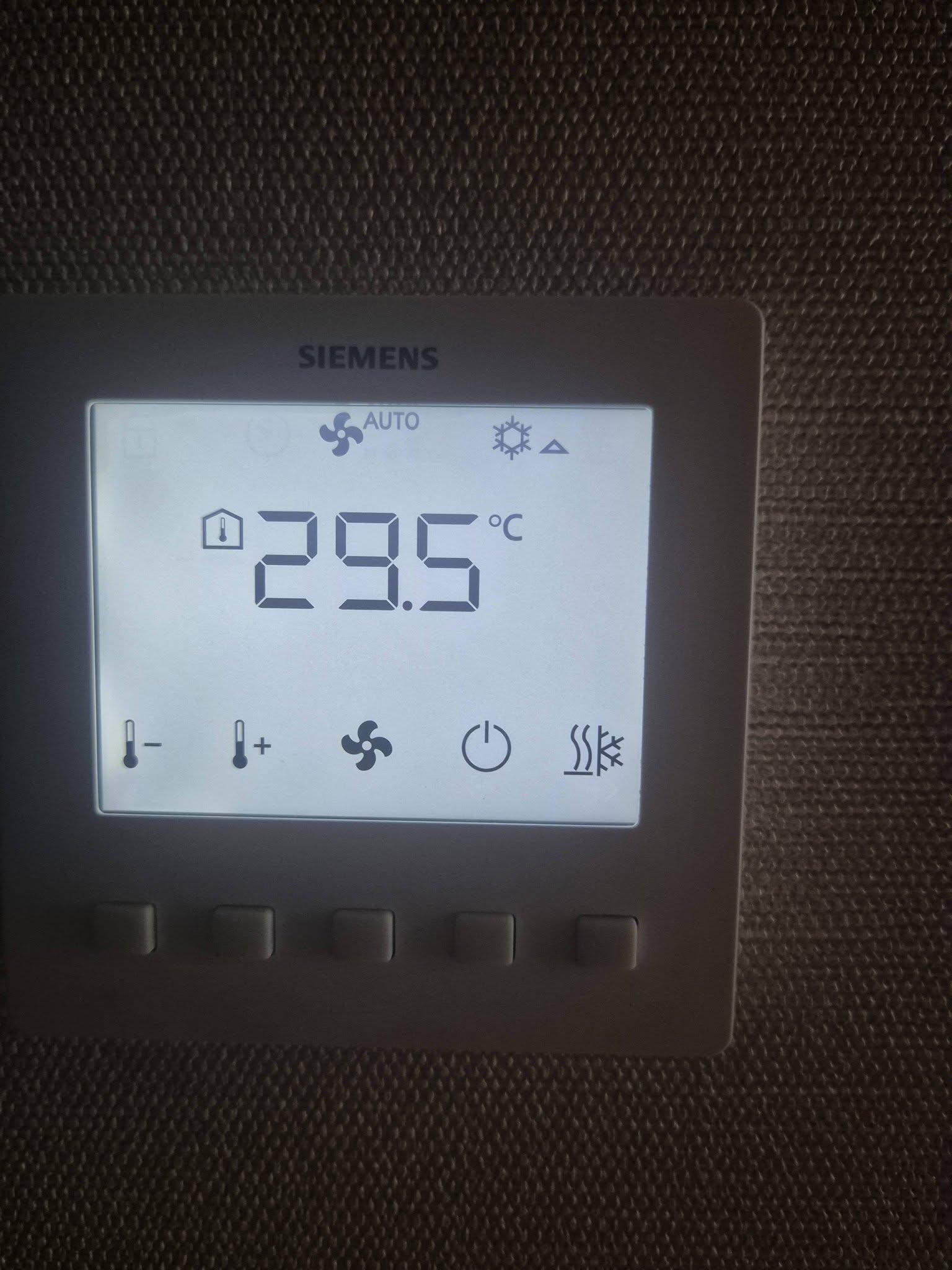 Români, revoltați că au dat 1.500 de euro la un hotel de patru stele în Bulgaria: "Am primit ventilatoare"