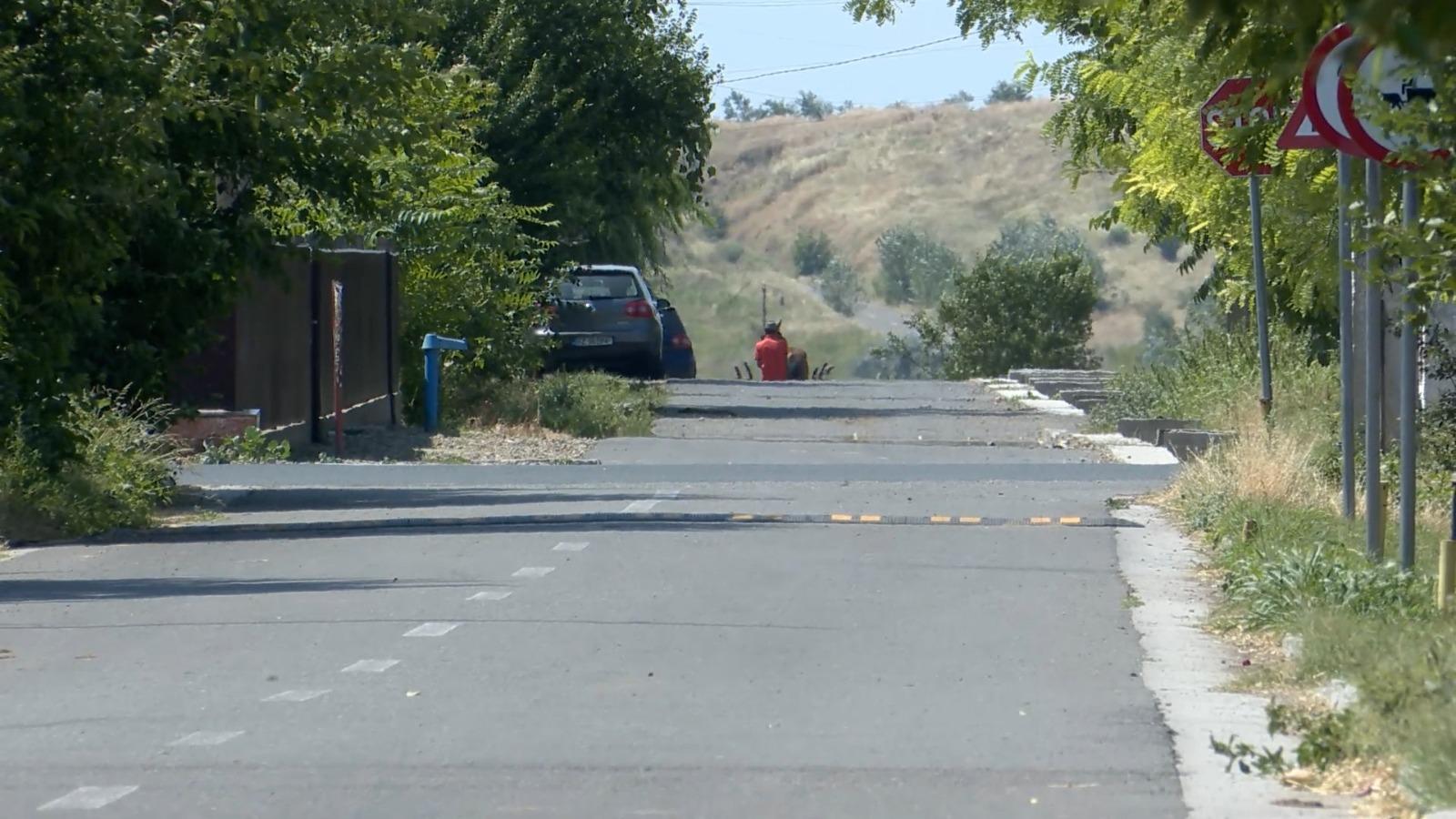 "Strigoii" bântuie de două nopți un sat din Buzău. Oamenii nu mai dorm de frică: "Se sperie și câinii"