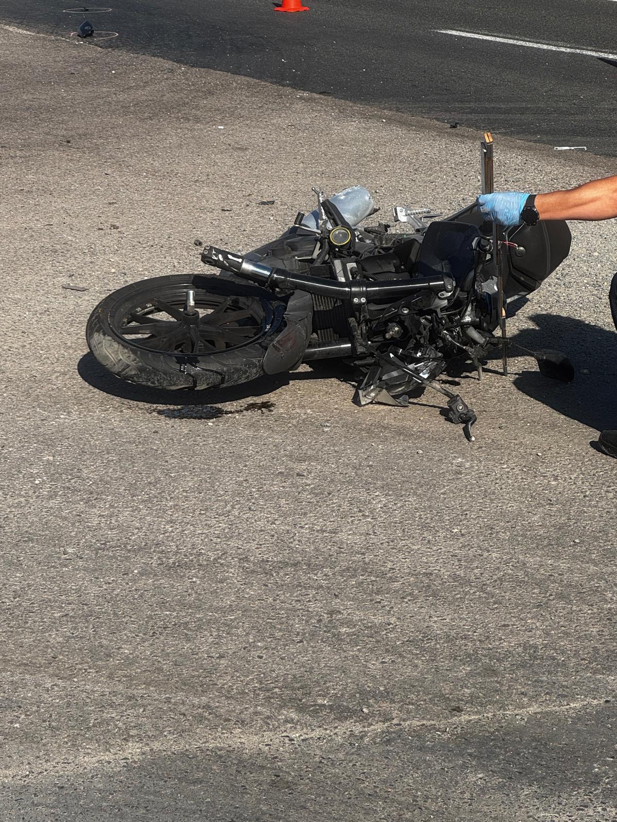 Un adolescent de 17 ani a murit, după ce a intrat cu motocicleta într-o autoutilitară parcată în Constanța