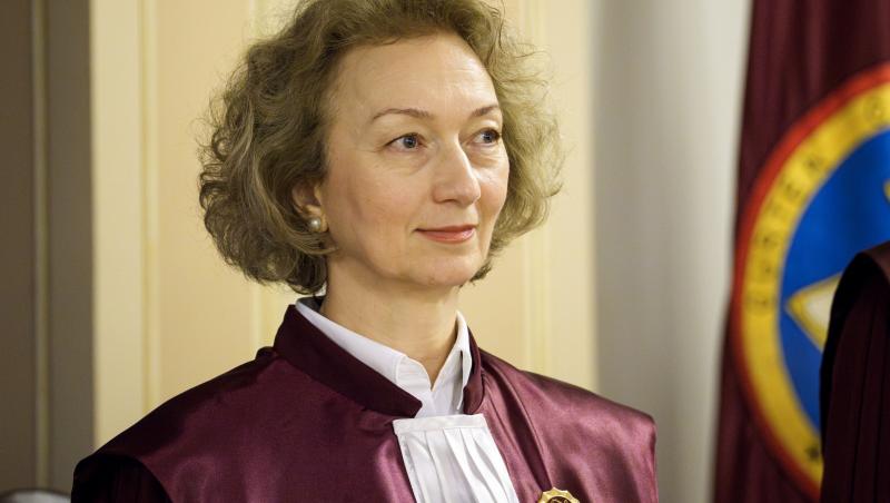 Şefa CCR, reacţie după zvonurile că ar fi vorbit cu Bolojan despre cauze aflate pe rol: "Respinge ferm"
