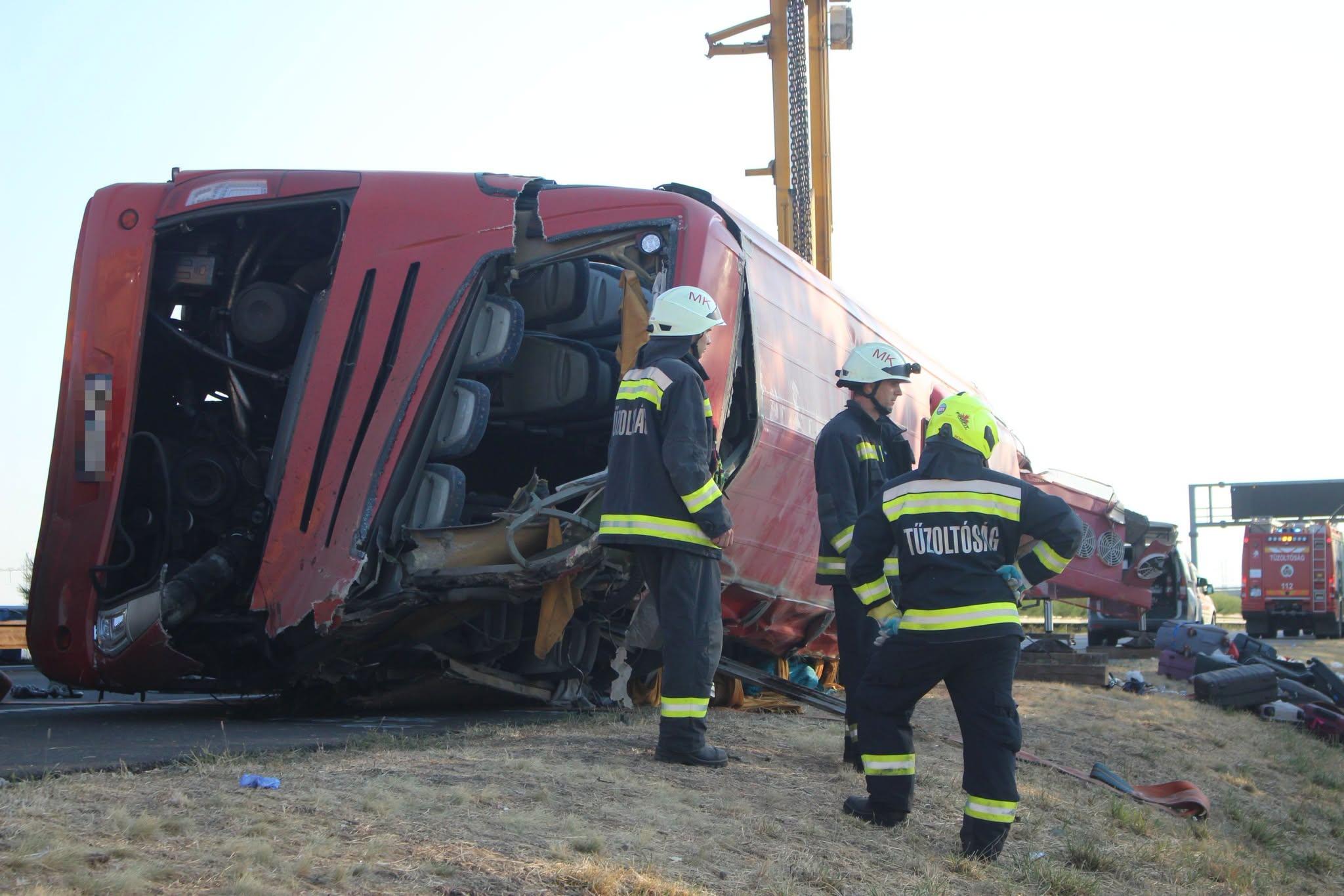 12 morţi, după ce un autocar plin cu călători s-a răsturnat într-un şanţ, în Ungaria