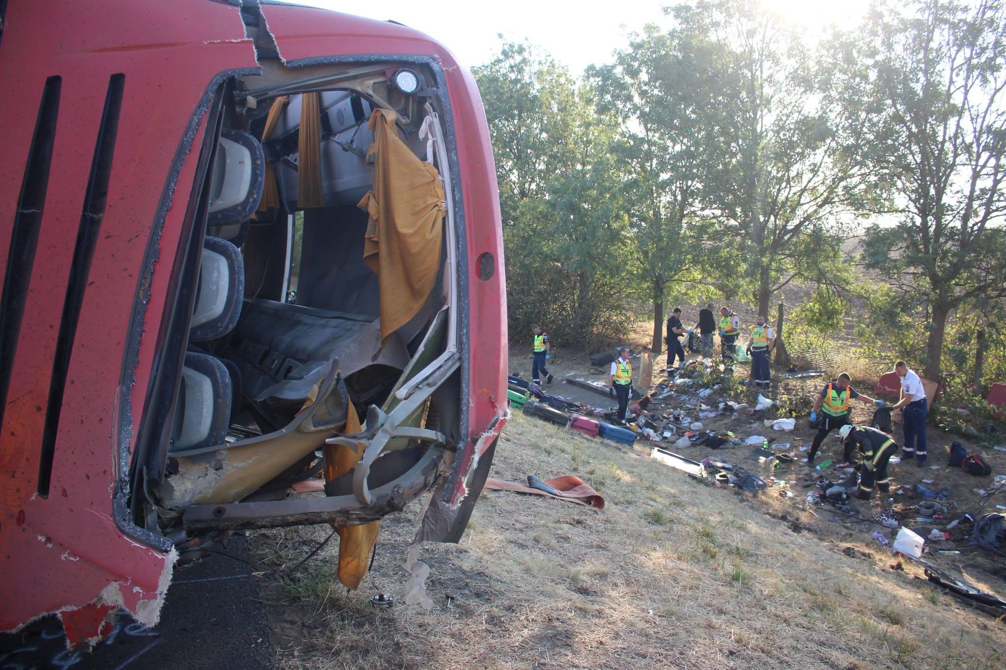 12 morţi, după ce un autocar plin cu călători s-a răsturnat într-un şanţ, în Ungaria