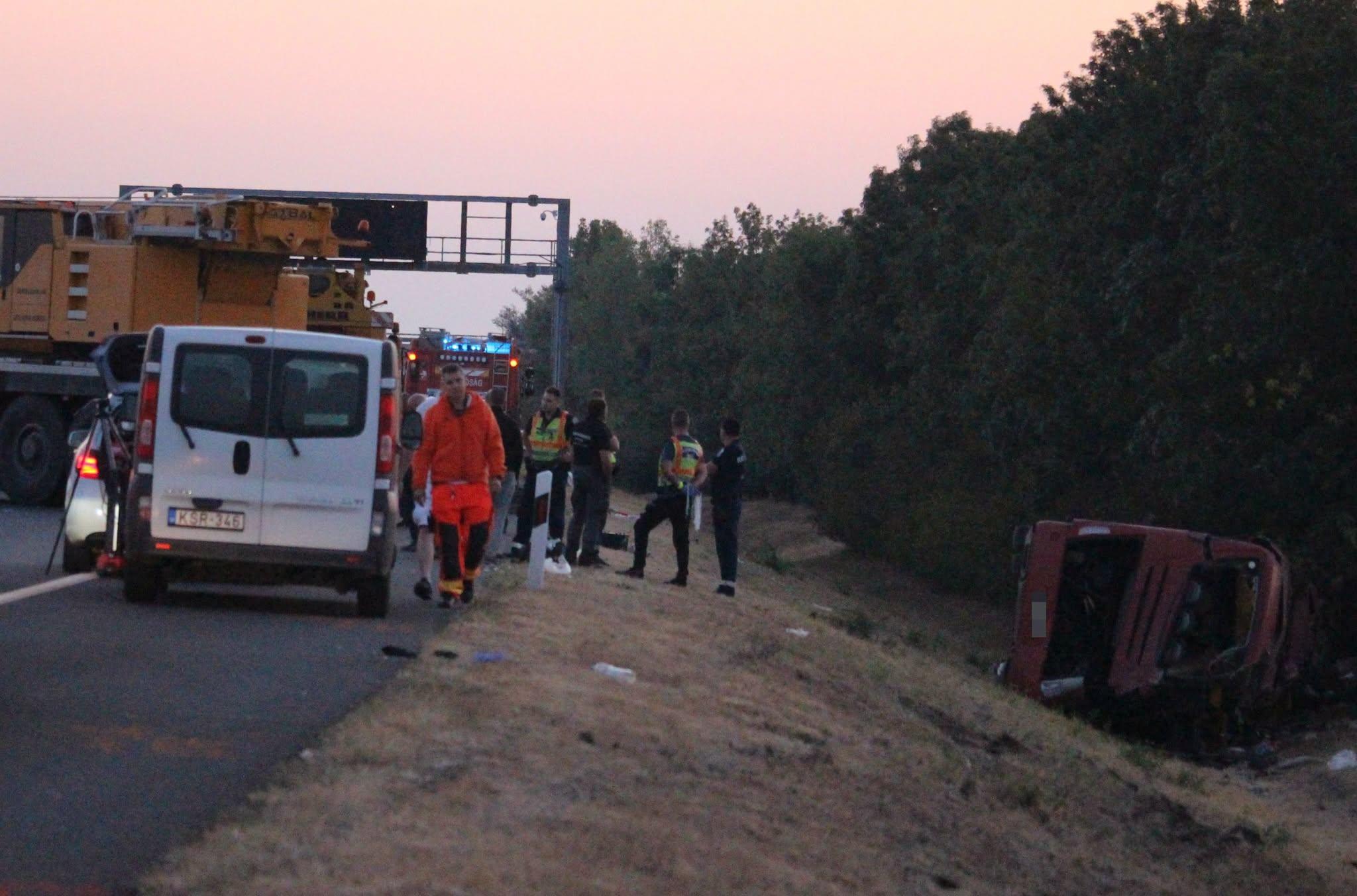 12 morţi, după ce un autocar plin cu călători s-a răsturnat într-un şanţ, în Ungaria
