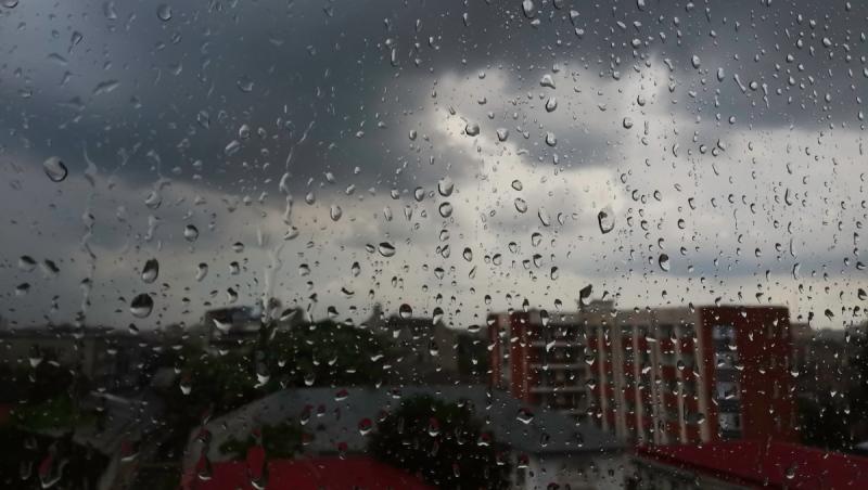 Vremea se schimbă radical în România. Sunt anunţate vijelii și grindină, iar temperaturile scad cu peste 10°C