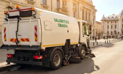 Un angajat al firmei de salubrizare din Craiova a murit electrocutat în timp ce ridica un tomberon