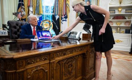 Cine este Natalie Harp, asistenta care îi scrie postările lui Trump. S-a urcat în portbagaj să îi fie alături