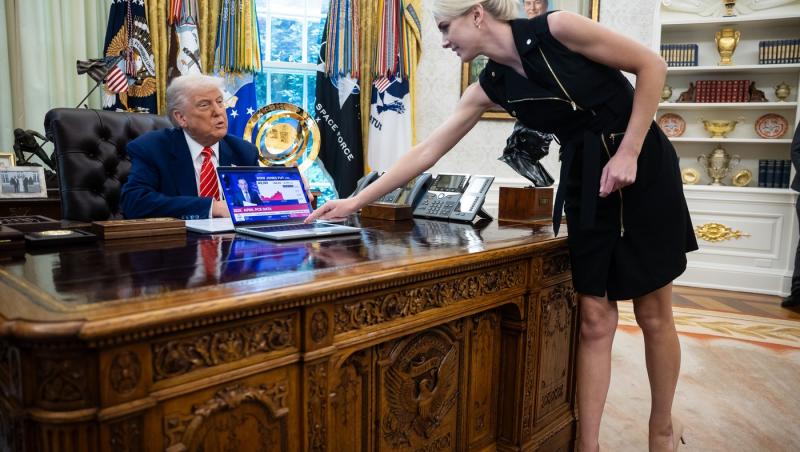 Cine este Natalie Harp, asistenta care îi scrie postările lui Trump. S-a urcat în portbagaj să îi fie alături