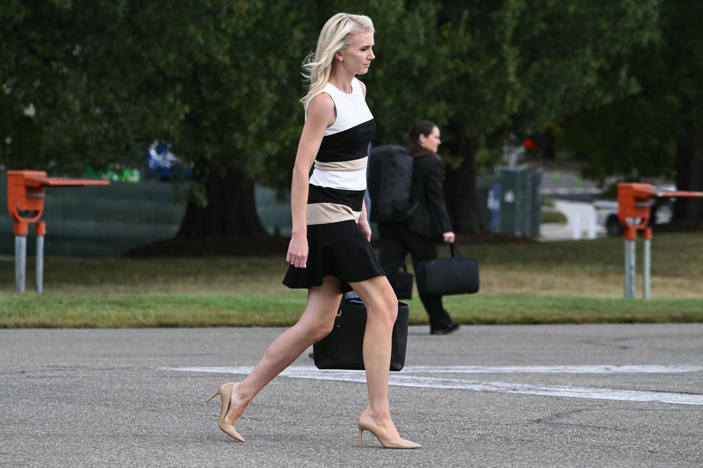 Cine este Natalie Harp, asistenta care îi scrie postările lui Trump. S-a urcat în portbagaj să îi fie alături