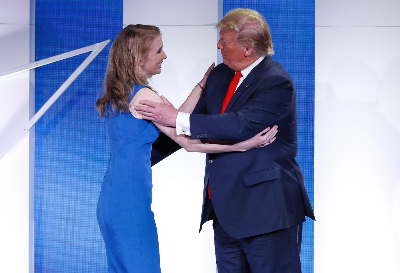 Cine este Natalie Harp, asistenta care îi scrie postările lui Trump. S-a urcat în portbagaj să îi fie alături