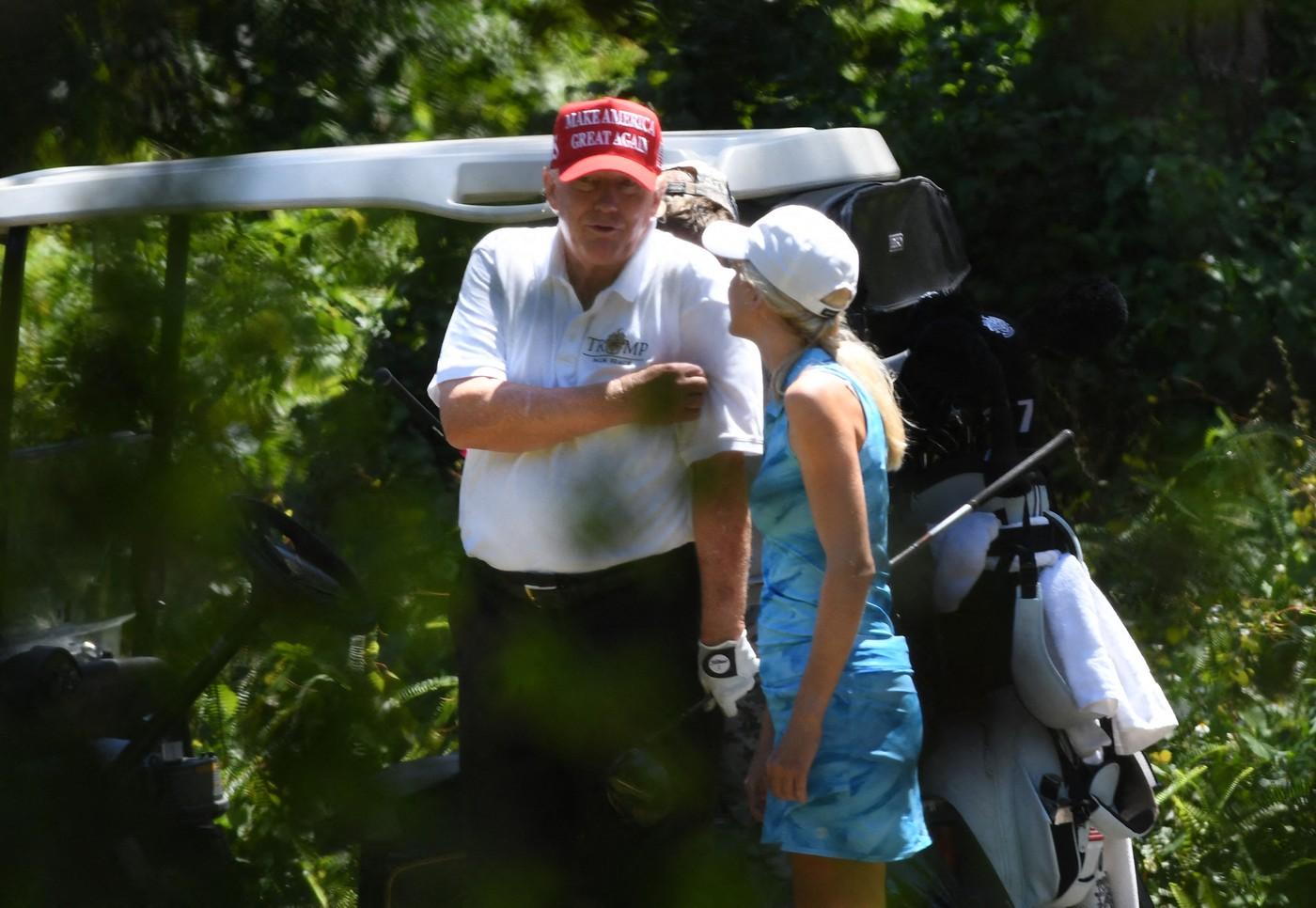 Cine este Natalie Harp, asistenta care îi scrie postările lui Trump. S-a urcat în portbagaj să îi fie alături