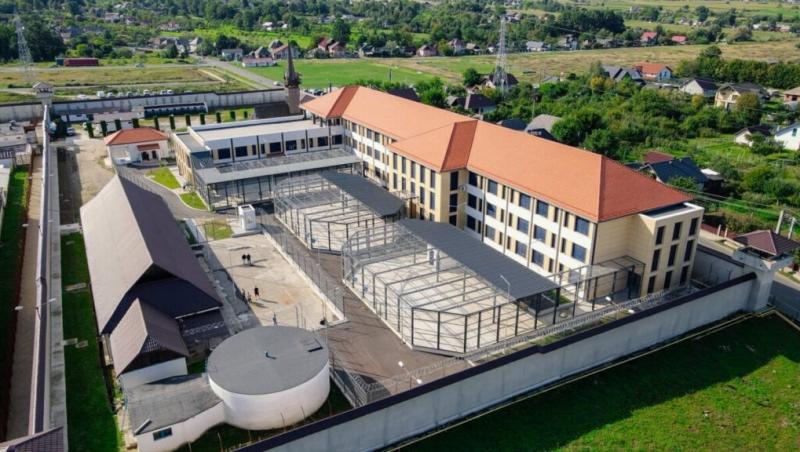 Un deţinut aflat la muncă în Baia Mare a evadat. Ar fi spus deţinuţilor că merge să-şi omoare soţia