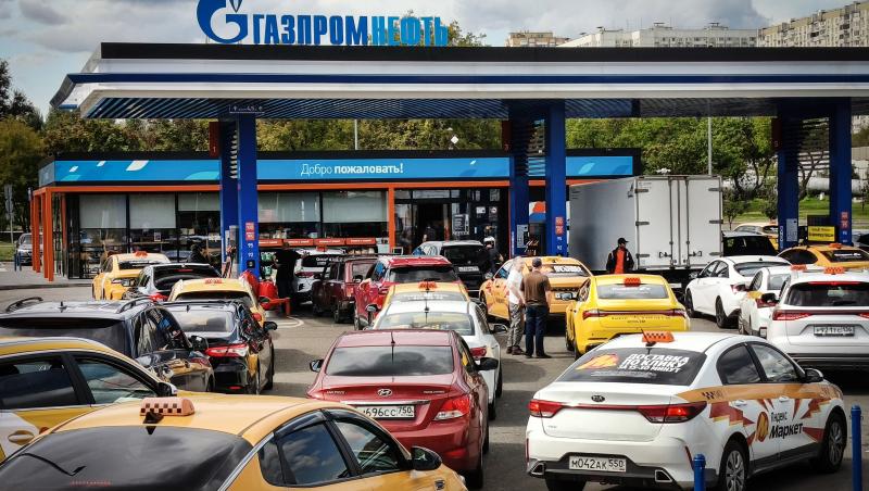 Criza carburanților lovește din nou Moscova. Câți litri de benzină mai pot cumpăra șoferii