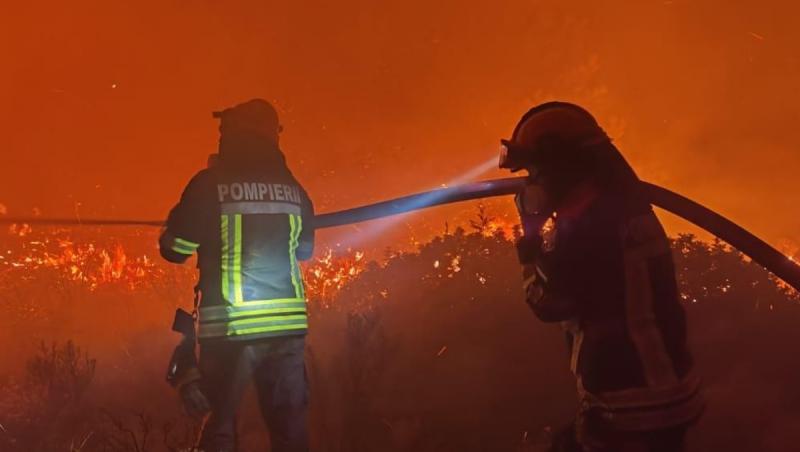Pompierii români luptă cu incendiile de vegetație din Franța și Grecia. Intervenții dificile în Var și Attica