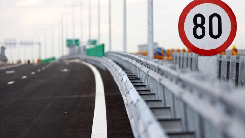Cod galben de ceaţă în 6 judeţe. Circulaţia pe Autostrada A2 este îngreunată: vizibilitate sub 100 metri