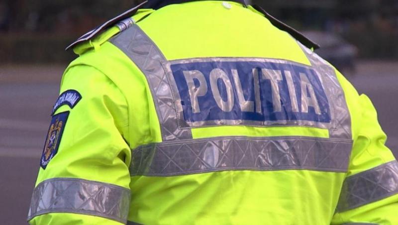 Poliţist din Capitală, obligat de şefi să poarte vesta antiînjunghiere peste cămaşa de intervenţie