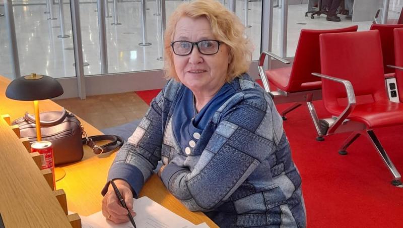 Viorica a scris ani întregi pe ascuns și a fost forţată să-și mănânce foile. Azi, românca este poetă în Franța