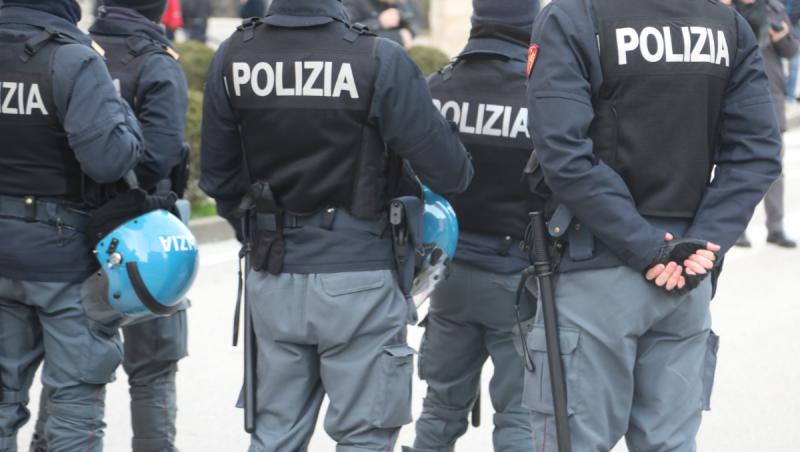 Trei fraţi români, căutaţi internaţional, au fost prinşi în Italia. Unul se ascundea într-o nişă din perete
