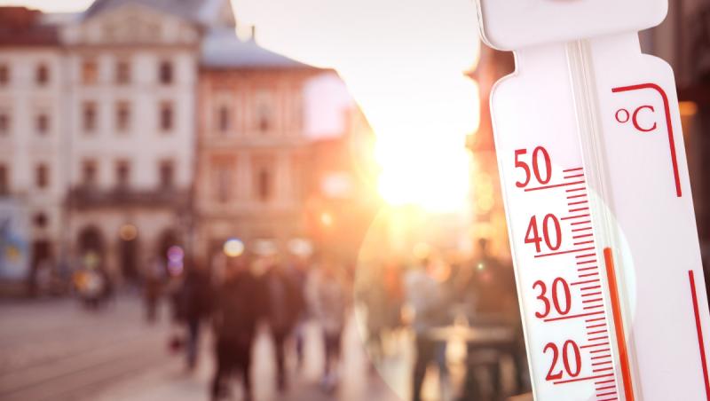 HARTĂ: Cod roșu de caniculă extremă în 4 judeţe până miercuri. Temperaturi de 41°C şi nopţi tropicale