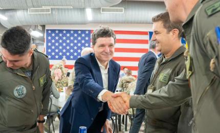 Nicuşor Dan, la popotă cu militarii de la Kogălniceanu. Cum a decurs întâlnirea cu delegaţia Congresului SUA