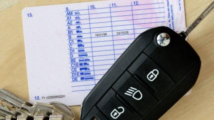 Permisul de conducere costă mai mult de la 15 septembrie. Noile taxe pentru permis şi certificat înmatriculare