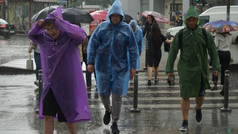 România, sub trei avertizări Cod galben. Vijelii de peste 80 km/h şi caniculă în mai multe regiuni