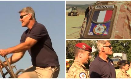 O legendă a rugby-ului, alături de militarii francezi de la baza Cincu. Fabien Pelous a urmărit un meci amical