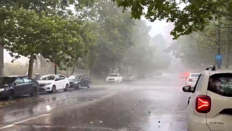 Vreme extremă în România: Cod galben şi portocaliu de caniculă, urmate de furtuni și cantități mari de apă