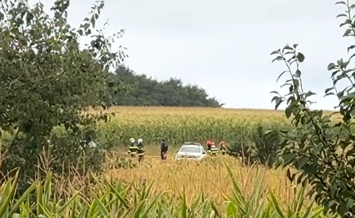 "Am crezut că a explodat butelia". Dronă prăbușită la mai puțin de 500 de metri de case, în Suceava