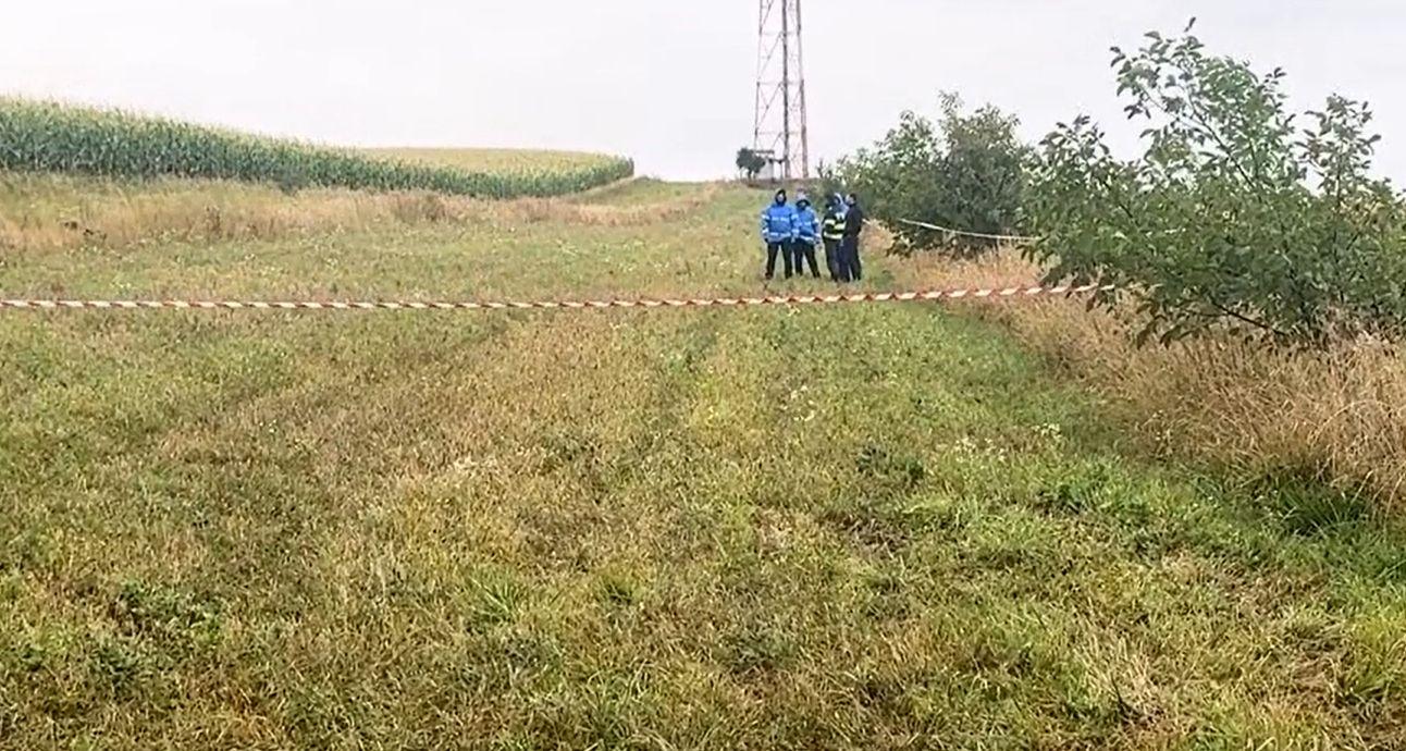 "Am crezut că a explodat butelia". Dronă prăbușită la mai puțin de 500 de metri de case, în Suceava