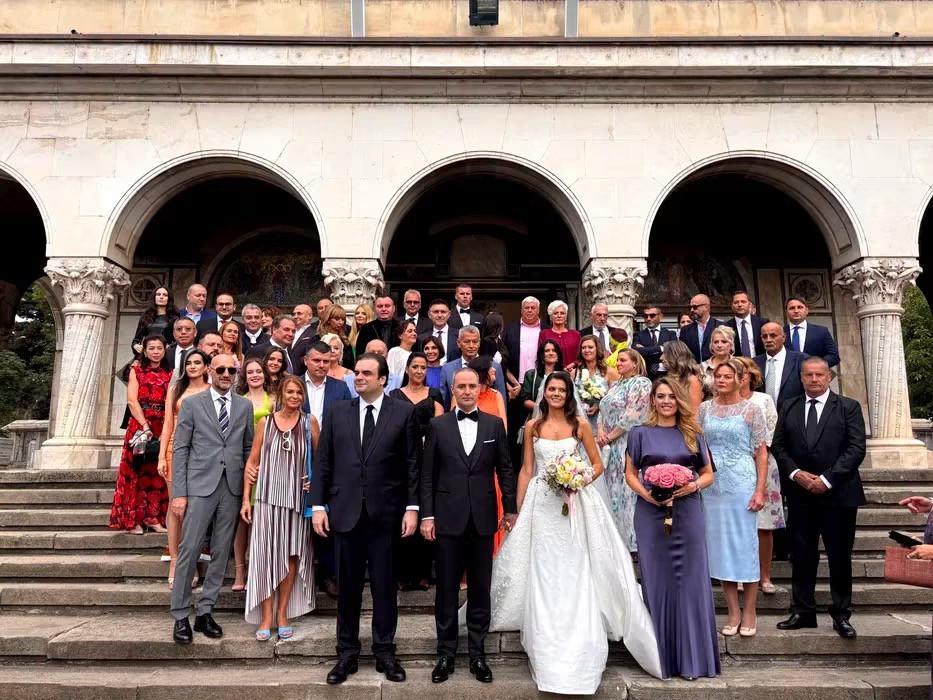 Imagini de la nunta lui Alexandru Nazare, la care a participat și Nicușor Dan