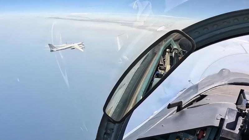 Două bombardiere strategice ruseşti înarmate cu rachete, interceptate în largul Norvegiei. Cum motivează Rusia