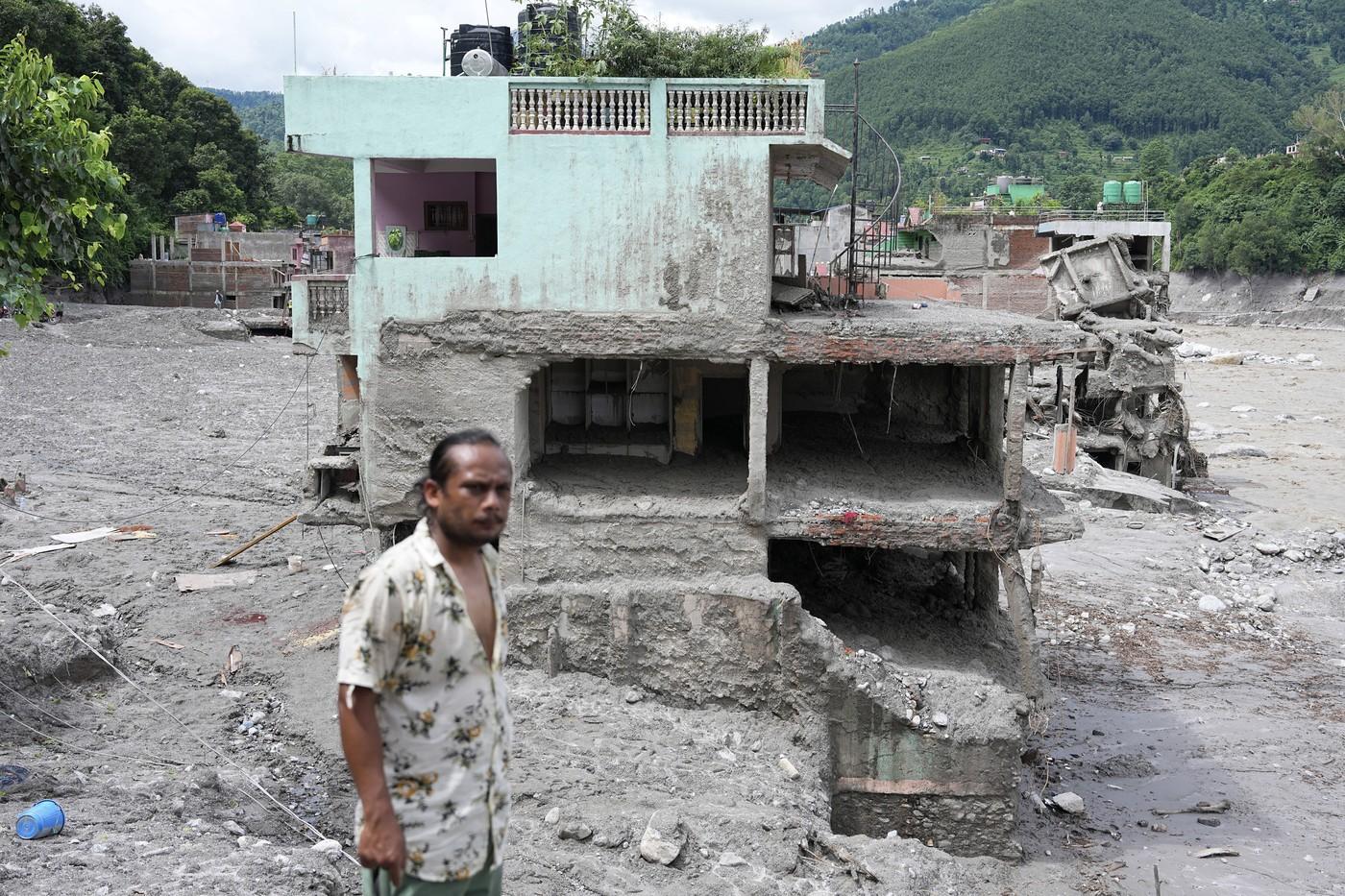 Nepal cere despăgubiri climatice de la China, SUA și India. Bilanțul a ajuns la 1.114 morți şi 4.000 dispăruţi