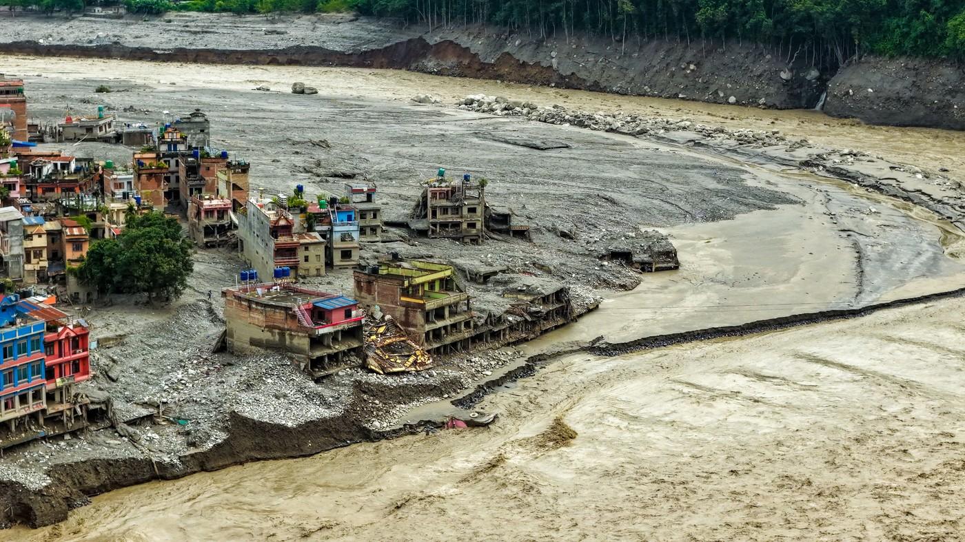 Nepal cere despăgubiri climatice de la China, SUA și India. Bilanțul a ajuns la 1.114 morți şi 4.000 dispăruţi