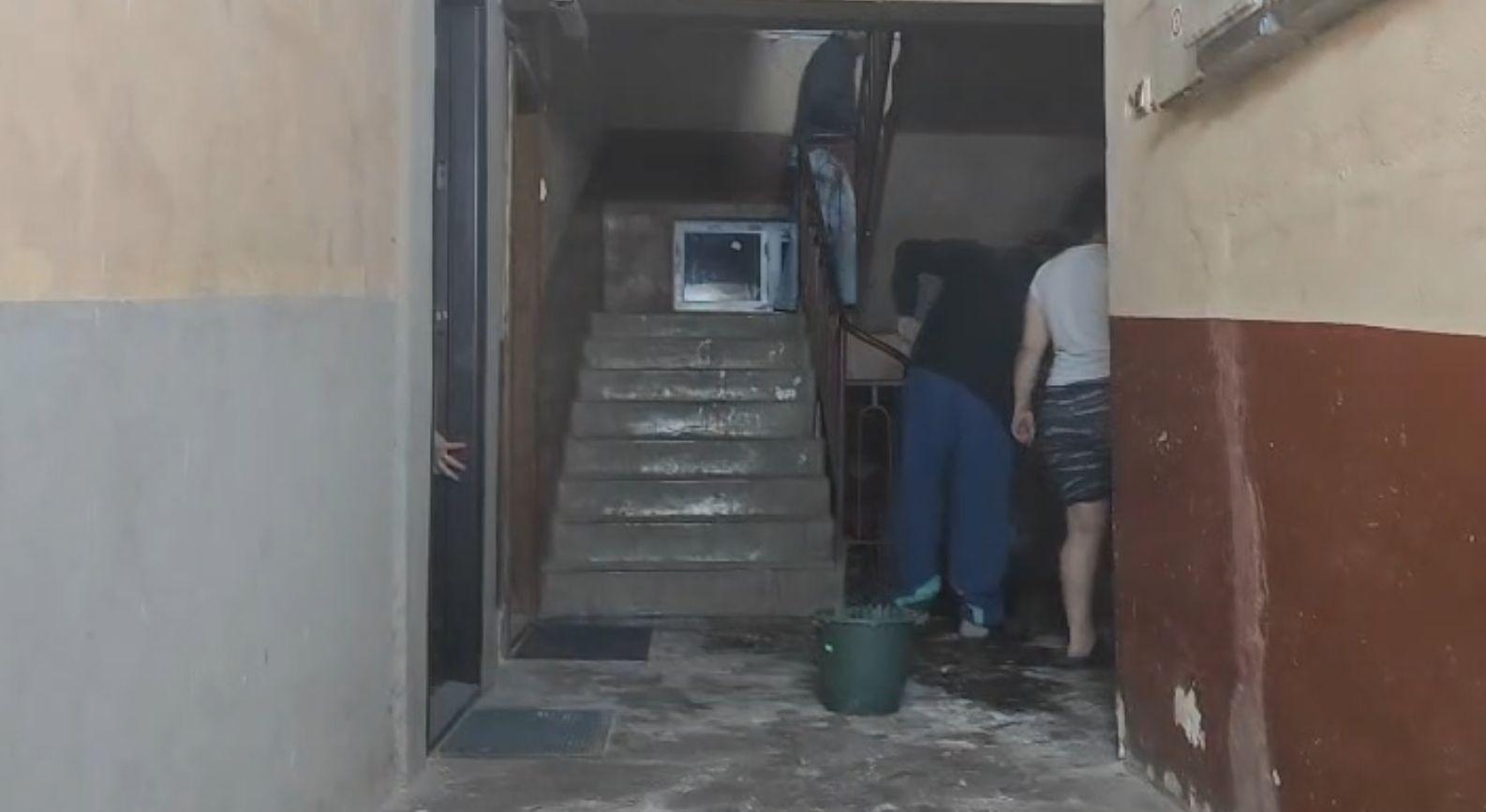 Revoltă în Cenei, după ce adolescentul implicat în crima lui Mario s-a întors acasă. Mama a sunat la 112