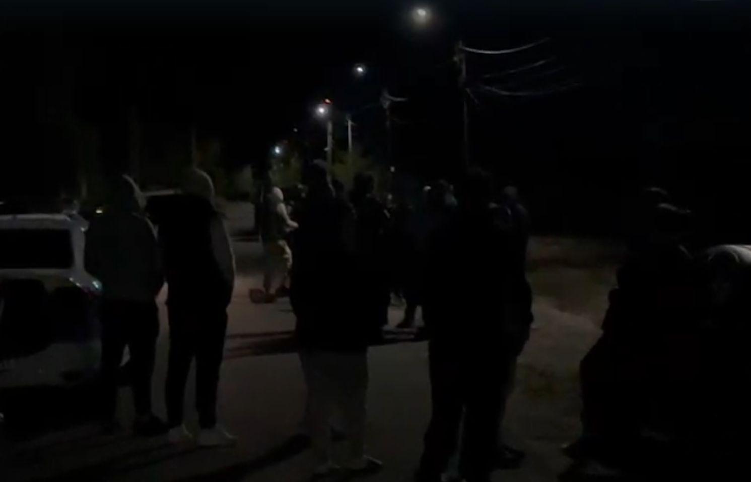 Revoltă în Cenei, după ce adolescentul implicat în crima lui Mario s-a întors acasă. Mama a sunat la 112