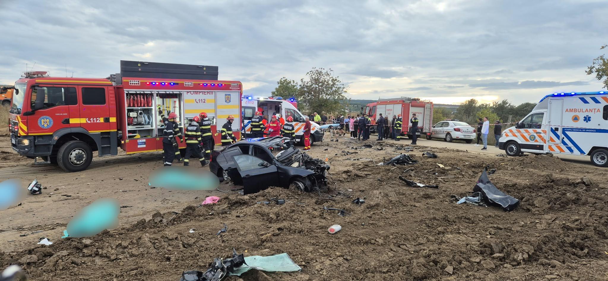 Moartea a venit cu 120 km/h. 3 vieți curmate într-o secundă la Iași, după ce o mașină s-a izbit de un camion