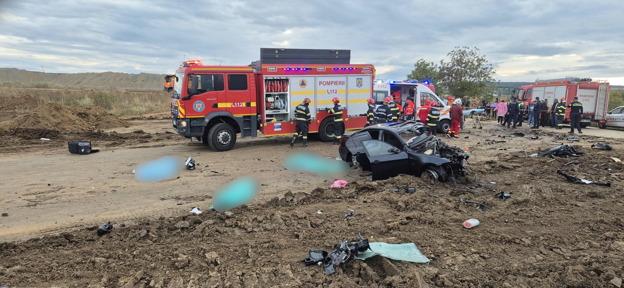 Moartea a venit cu 120 km/h. 3 vieți curmate într-o secundă la Iași, după ce o mașină s-a izbit de un camion