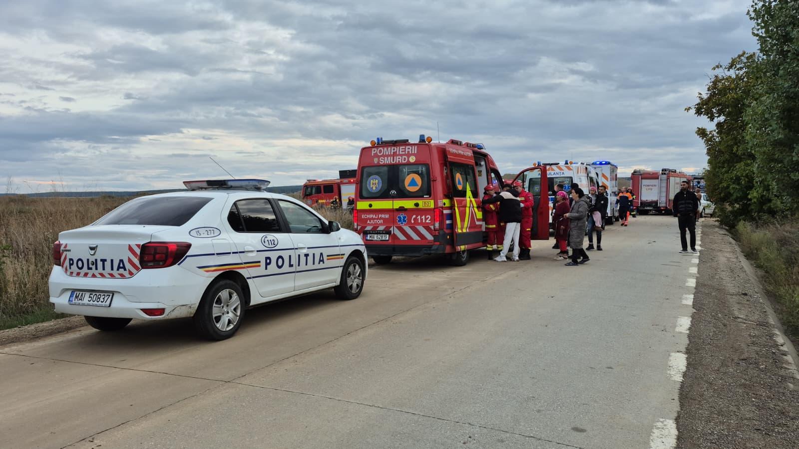 Moartea a venit cu 120 km/h. 3 vieți curmate într-o secundă la Iași, după ce o mașină s-a izbit de un camion