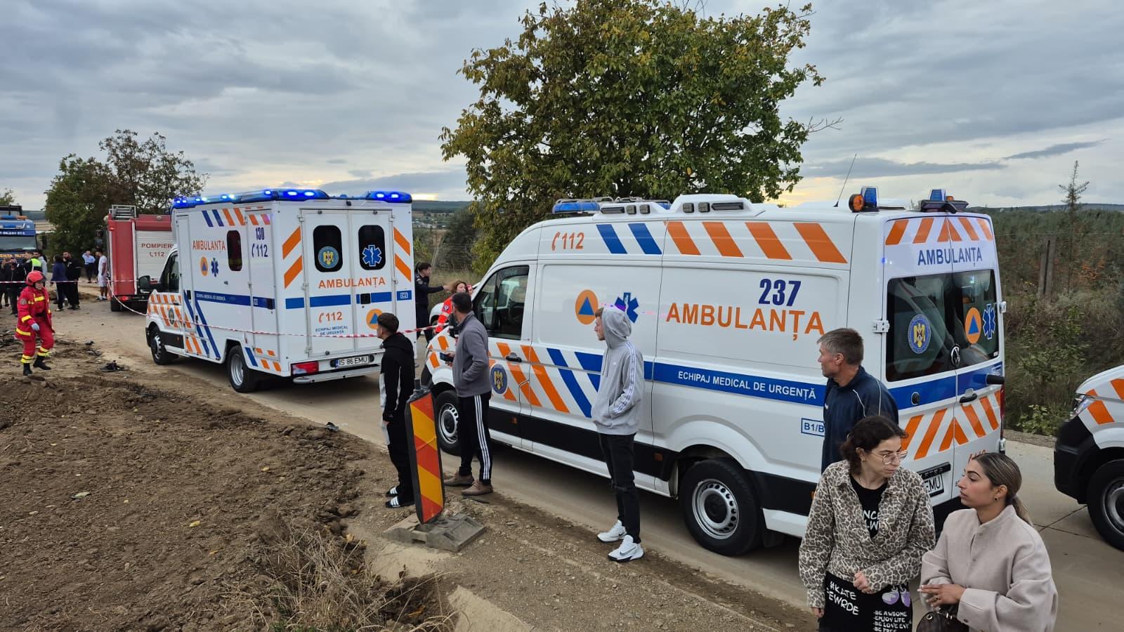 Moartea a venit cu 120 km/h. 3 vieți curmate într-o secundă la Iași, după ce o mașină s-a izbit de un camion